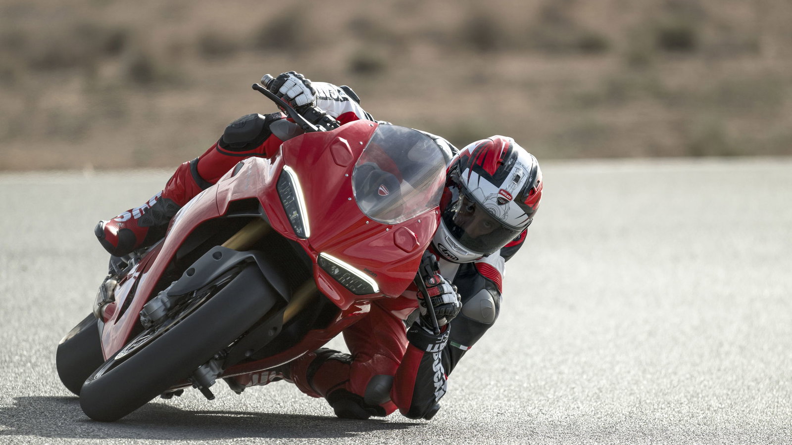 2025 Ducati Panigale V2 S - riding